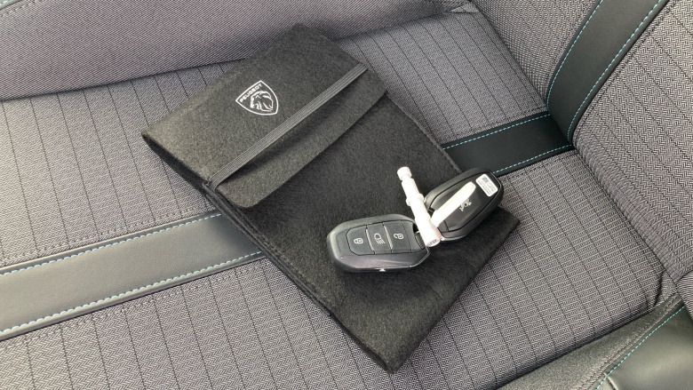 Peugeot 208 1.2 PureTech 100 Allure Premium + 5dr Petrol Hatchback